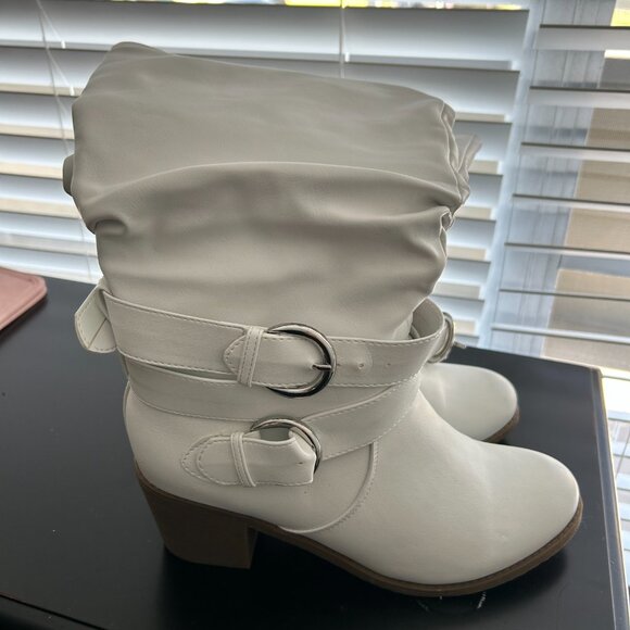White Fashion Boots, Size 8 New Gorgeous Low Heel, Wider Calf - Picture 2 of 4